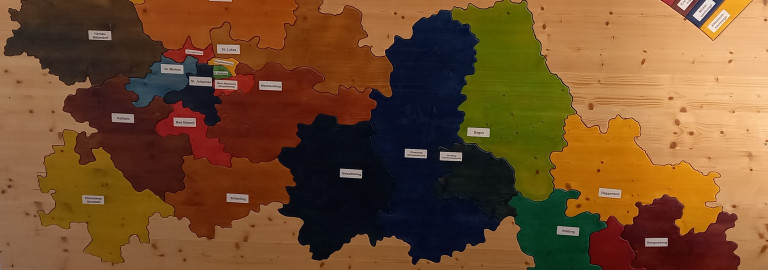 Karte des Donaudekanats auf Holz